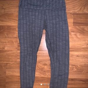 gray lululemon capri leggings